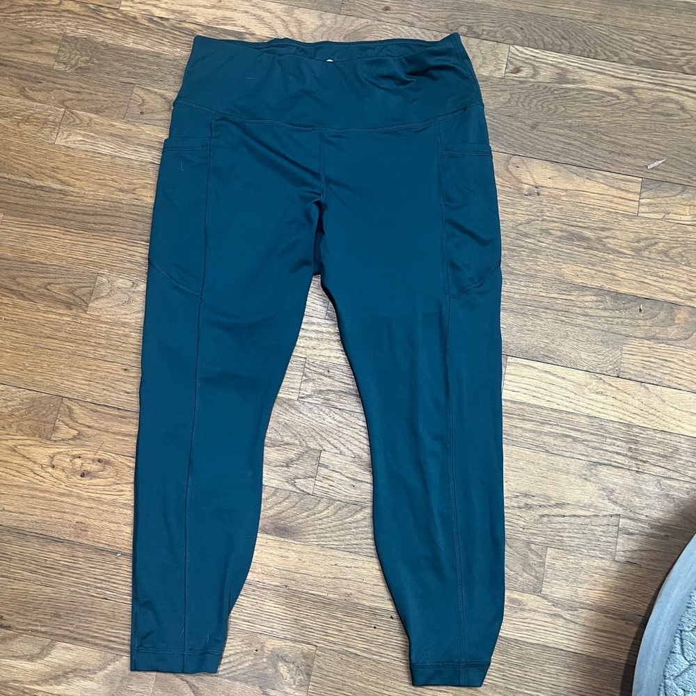 Women’s Athletic Velocity Capris